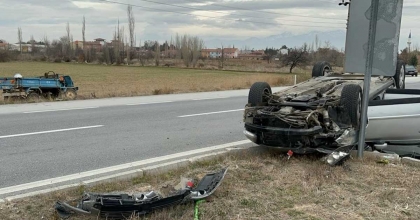 PATPAT İLE ÇARPIŞAN OTOMOBİLDE 3 KİŞİ YARALANDI  