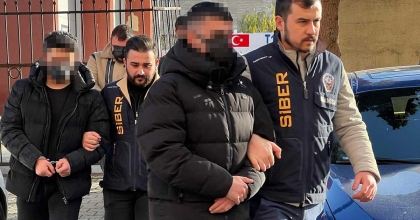 SAHTE İNTERNET SİTESİ ÜZERİNDEN OTOMOBİL DOLANDIRICILARINA DARBE: 5 KİŞİ TUTUKLANDI  