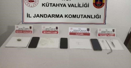 SOSYAL MEDYADAN UYUŞTURUCU SATICILARINA TEPKİ GÖSTEREN ŞAHIS UYUŞTURUCUYLA YAKALANDI  
