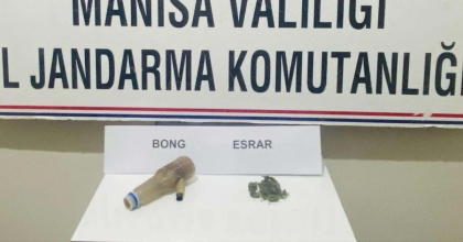 ŞÜPHELİ ŞAHSIN ÜZERİNDEN KUBAR ESRAR ÇIKTI  