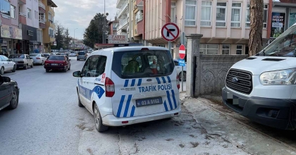 TRAFİĞİ OLUMSUZ ETKİLEYEN 23 ARAÇ SÜRÜCÜSÜNE CEZA YAZILDI  