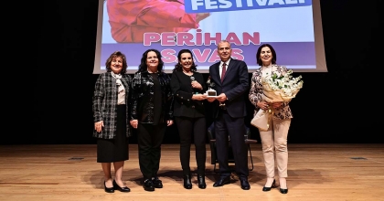 USTA OYUNCU SAVAŞ DENİZLİLİ KADINLARLA BULUŞTU