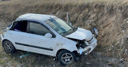 YOLDA UÇAN POŞET KAZAYA NEDEN OLDU, 3 KİŞİ YARALANDI
