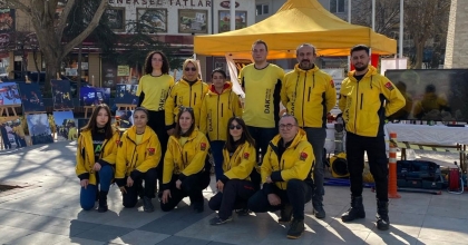 AÇTIKLARI STANTLA 6 ŞUBAT’I ANLATTILAR