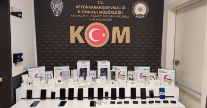 AFYONKARAHİSAR’DA KAÇAK CEP TELEFONU VE ELEKTRONİK ÜRÜN OPERASYONU