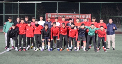 ALPARSLANSPOR’UN GENÇLERİ DİKKAT ÇEKİYOR