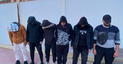 JANDARMA 9 GÖÇMEN KAÇAKÇISINI YAKALADI