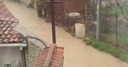 ÇEŞME’DE CADDELER GÖLE DÖNDÜ