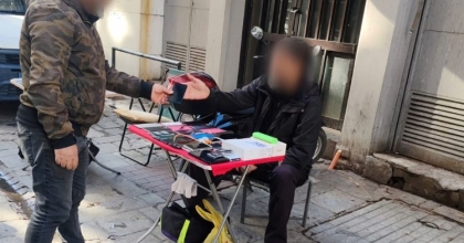 TELEFONCU KILIĞINA GİREN POLİS HIRSIZI YAKALADI