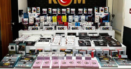 KAÇAK TELEFON KILIFI VE ELEKTRONİK ÜRÜNLER ELE GEÇİRİLDİ  