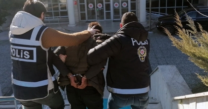 BAŞKASINA AİT KİMLİKLE YAKALANDI,  ARANDIĞI ORTAYA ÇIKTI