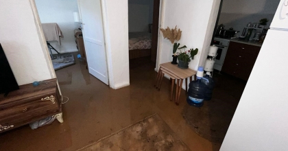 BODRUM’DA ANA İSALE HATTI PATLADI, LOJMANI SU BASTI