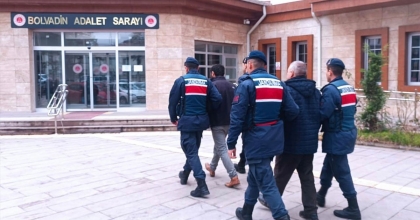 ÇEŞİTLİ SUÇLARDAN ARANAN 2 ŞAHSI JANDARMA YAKALADI