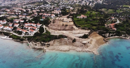 ÇEŞME AYAYORGİ KOYU’NDA HAZİNE ARAZİSİNDE KAÇAK İNŞAAT