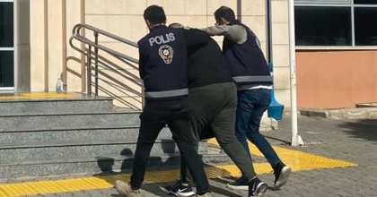 ÇEŞME'DE YAKALANAN 1 GÖÇMEN KAÇAKÇISI ORGANİZATÖRÜ TUTUKLANDI