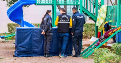 ÇOCUK OYUN PARKINDA ÖLÜ BULUNDU