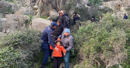 DATÇA ARMUTLU KOYUNDA 21 DÜZENSİZ GÖÇMEN YAKALANDI