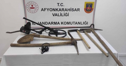 DEFİNE AVCILARI KAZIYA BAŞLAYAMADAN JANDARMAYA YAKALANDI  