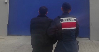 EVİN PENCERESİNDEN KAÇARKEN JANDARMA YAKALADI