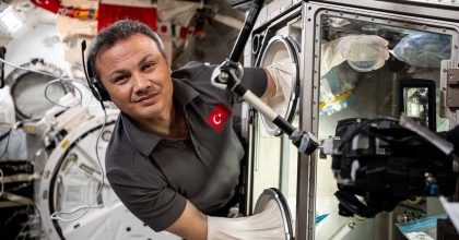 GEZERAVCI, UZAYDA DENEY YAPARKEN HER GÜN GÖRSELLERİ EGELİ EKİP İLE PAYLAŞTI