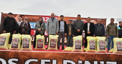 GÖRDES’TE 1004 ÜRETİCİYE 230 TON GÜBRE DESTEĞİ