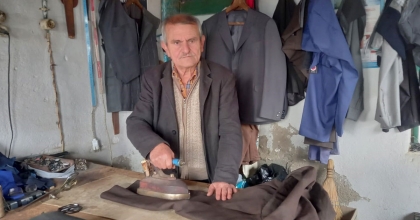 HERKES BIRAKTI, O HALEN KONFEKSİYONLARA KAFA TUTUYOR