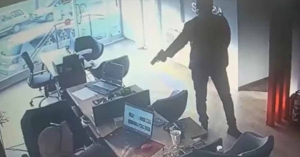 KADIN CİNAYETİ DAVASINDA YARGITAY'A RAĞMEN MAHKEME KARARINDA DİRENDİ