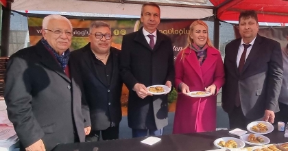 LEZZET ŞENLİĞİ SİYASİLERİ  BULUŞTURDU