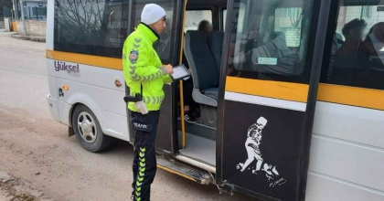 MANİSA’DA 2 OKUL SERVİSİ TRAFİKTEN MEN EDİLDİ  