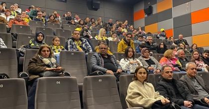 FENERBAHÇE TARAFTARLARI SİNEMA SALONUNU DOLDURDU