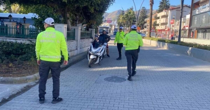 MARMARİS TRAFİK EKİPLERİ ŞOK DENETİMLERE DEVAM EDİYOR  
