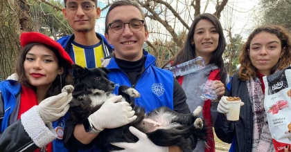 MUĞLA'DA ÇOCUKLARDAN SOKAK HAYVANLARINA KARŞI DUYARLI DAVRANIŞ  