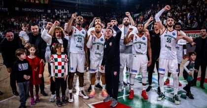 P. KARŞIYAKA, İLK GALİBİYETİNİ ALDI  