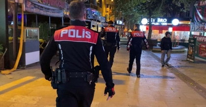 ŞOK UYGULAMADA UYUŞTURUCU VE KAÇAK ALKOL YAKALANDI