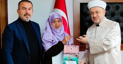 TAYLANDLI KADIN MÜSLÜMAN OLDU