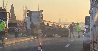 TIRLAR ÇARPIŞTI, KARAYOLU SAVAŞ ALANINA DÖNDÜ  