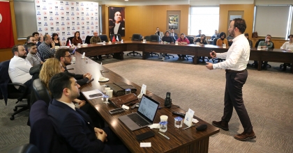 ULUSLARARASI TİCARETTE UYUŞMAZLIK MASAYA YATIRILDI