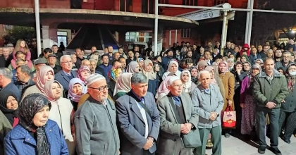 UMRE YOLCULARI KUTSAL TOPRAKLARA UĞURLANDI  