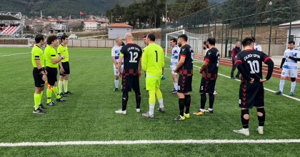 YENİLENEN BAŞKARCI SAHASINDA İLK MAÇ OYNANDI