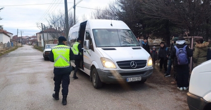 EMİRDAĞ’DA SERVİS ARAÇLARINA YÖNELİK DENETİM