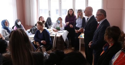 BAŞKAN ÖZBAŞ’TAN KURSİYERLERE ANLAMLI DESTEK