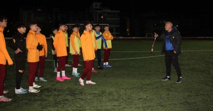 “TAKIMLARININ BAŞINA FUTBOLCULARIN GEÇMESİ GEREK”