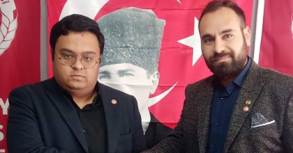 İKİ HAFTADA İKİ KEZ İSTİFA ETTİ