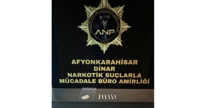 AFYONKARAHİSAR’DA PEÇETEYE EMDİRİLMİŞ UYUŞTURUCU ELE GEÇİRİLDİ