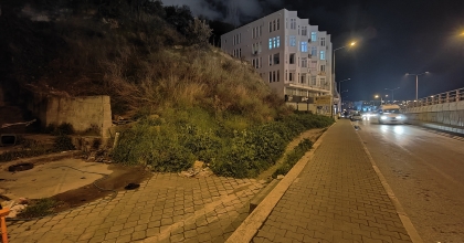 YOLDA YÜRÜYEN KADINA CİNSEL TACİZDE BULUNAN ŞÜPHELİ TUTUKLANDI