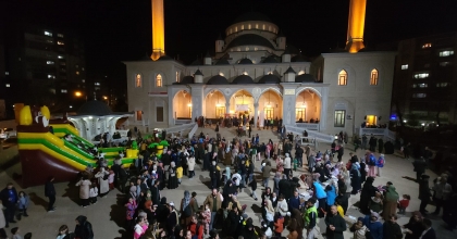 YÜZLERCE ÇOCUK CAMİDE BULUŞTU