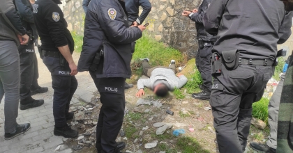 YÜKSEKTEN DÜŞEN GENÇ YARALANDI