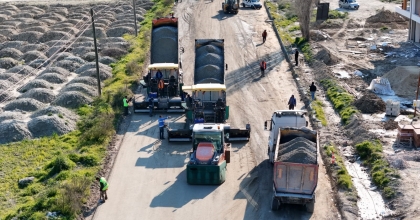 BÜYÜKŞEHİR EKİPLERİ TURİZMİN KALBİNDEKİ YOLLARI YENİLİYOR