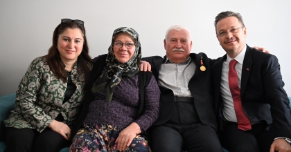 VALİ VE EŞİNDEN ŞEHİT AİLESİNE ZİYARET
