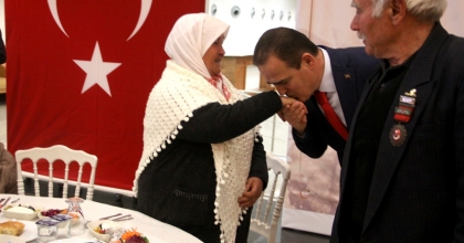 MUĞLA VALİSİ ŞEHİT AİLELERİYLE BULUŞTU